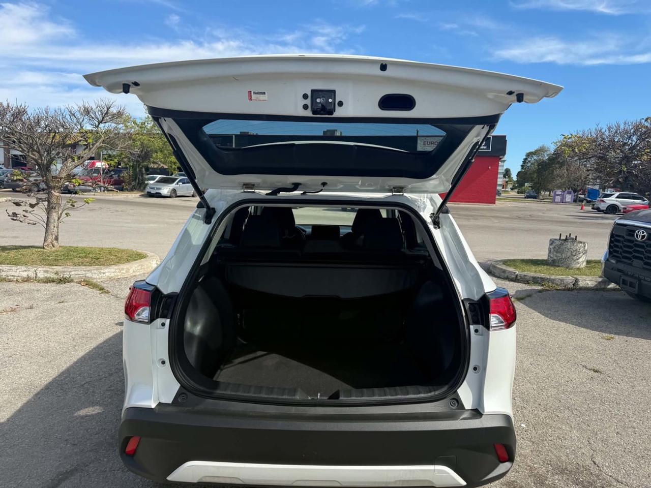 2023 Toyota Corolla Cross LE Photo