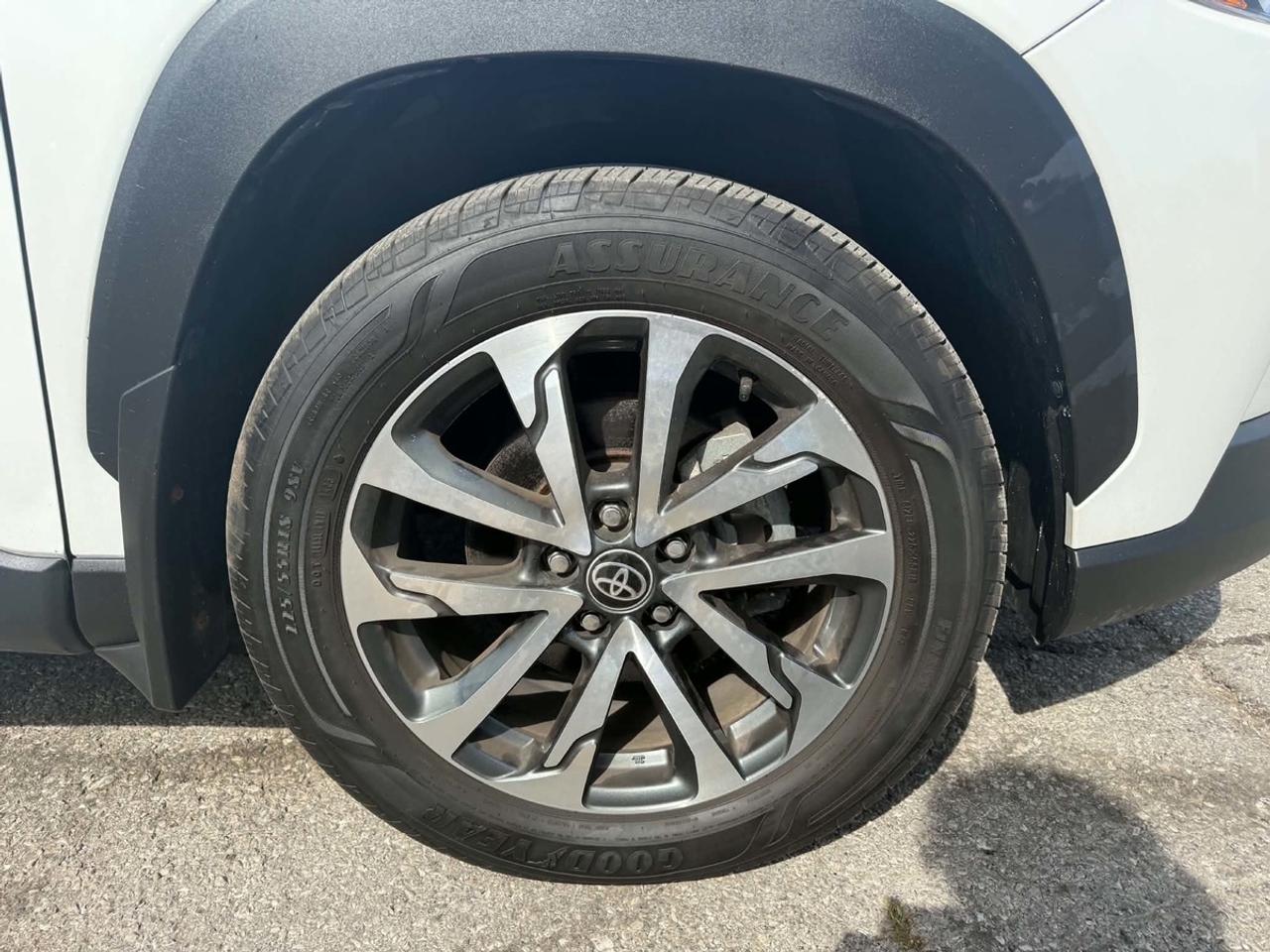 2023 Toyota Corolla Cross LE Photo