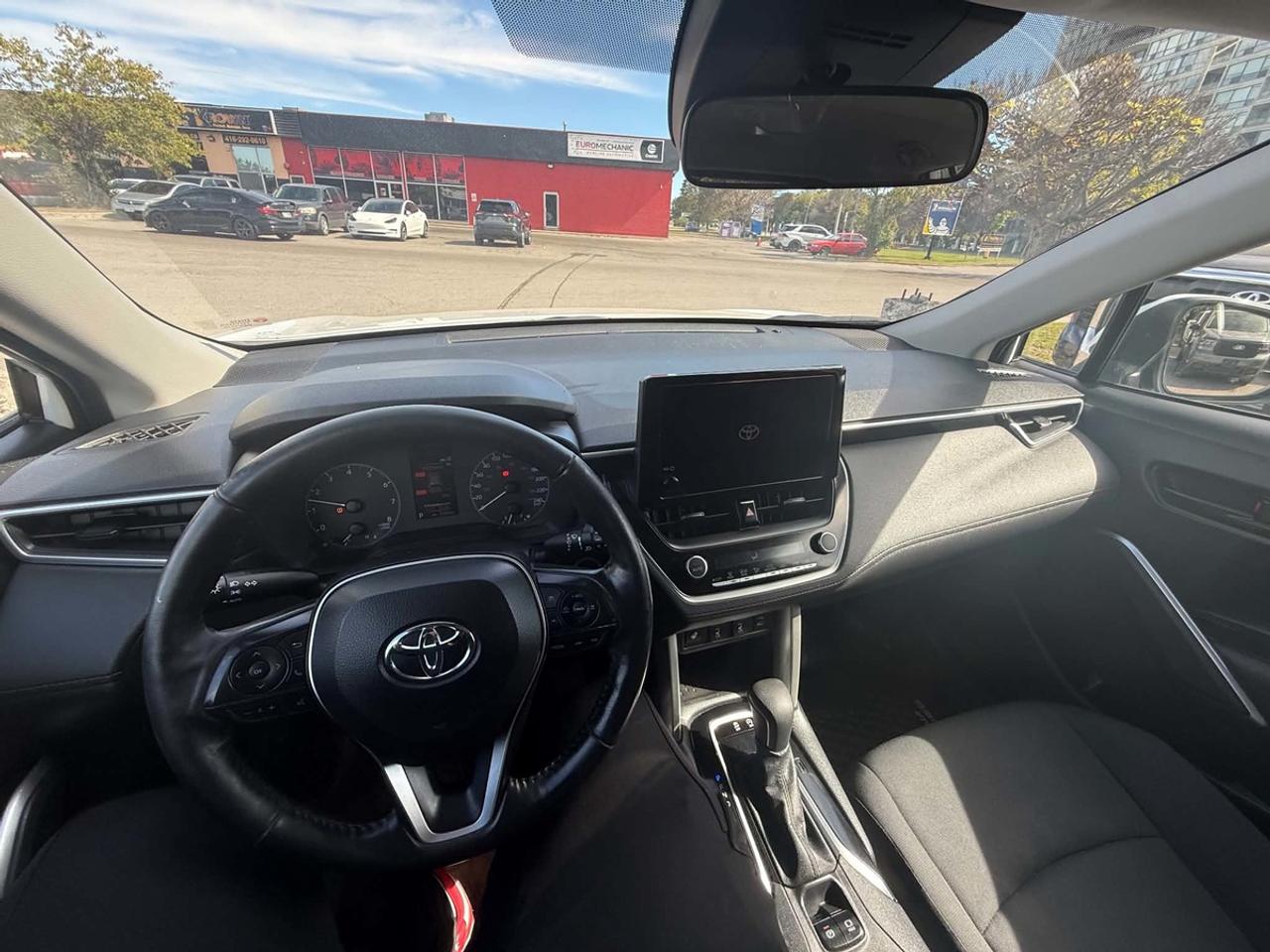2023 Toyota Corolla Cross LE Photo