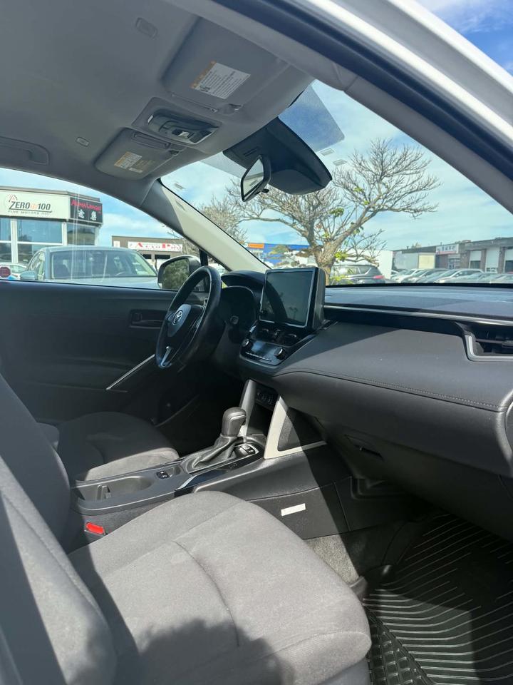 2023 Toyota Corolla Cross LE Photo