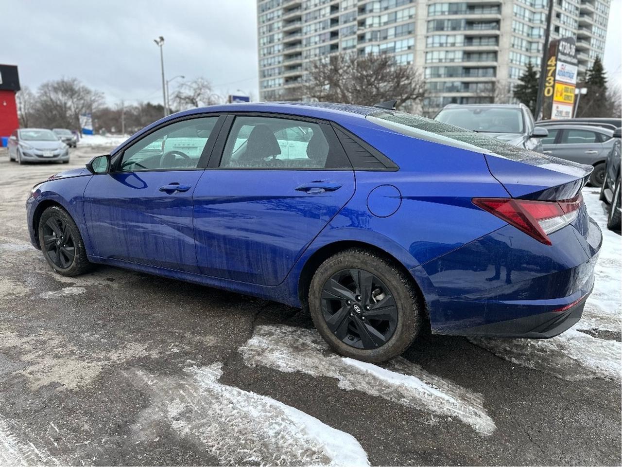 2023 Hyundai Elantra SEL Photo3