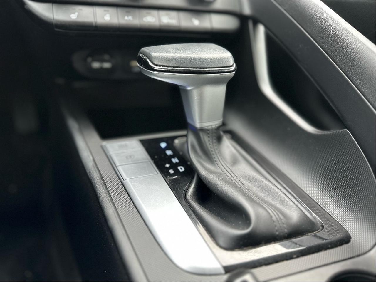 2023 Hyundai Elantra SEL Photo