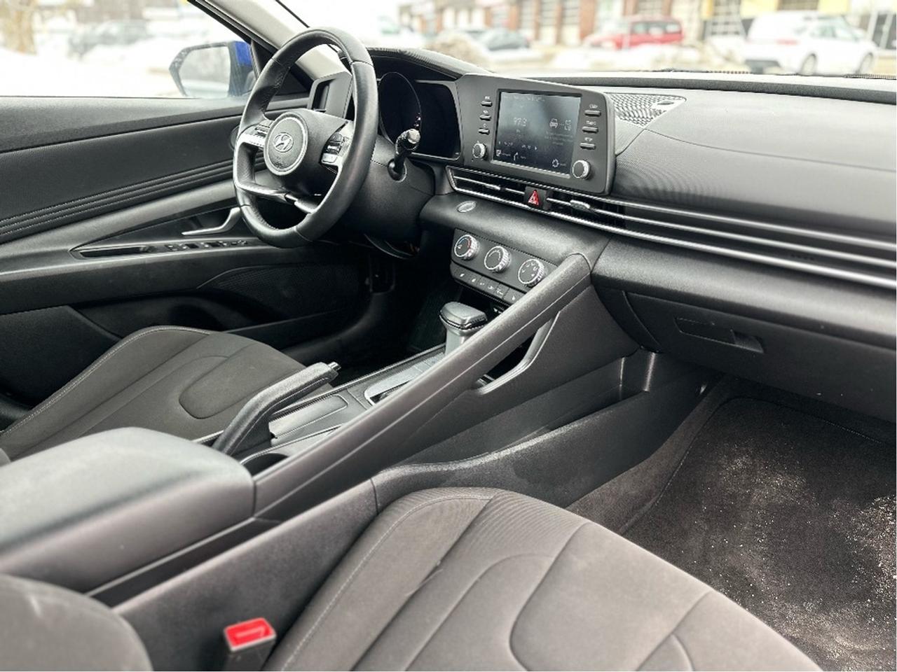 2023 Hyundai Elantra SEL Photo