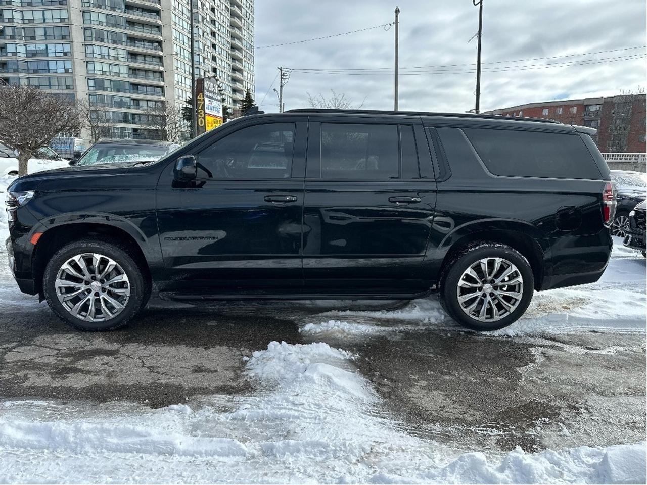 2023 Chevrolet Suburban RST Photo3