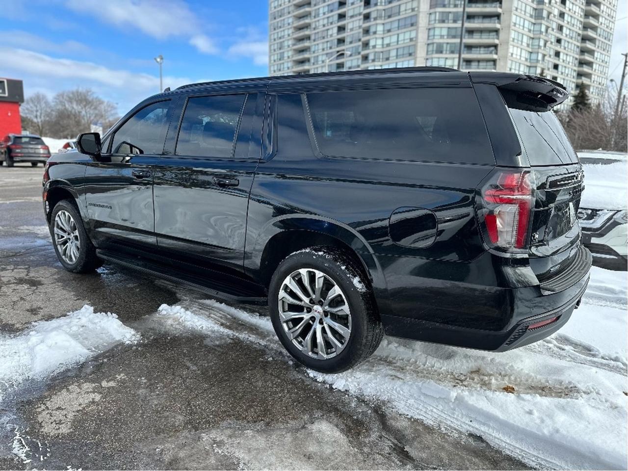 2023 Chevrolet Suburban RST Photo4
