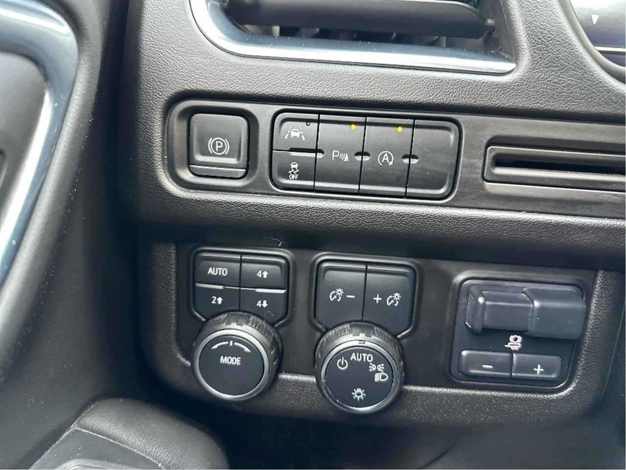 2023 Chevrolet Suburban RST Photo