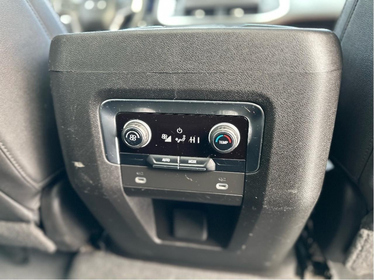 2023 Chevrolet Suburban RST Photo