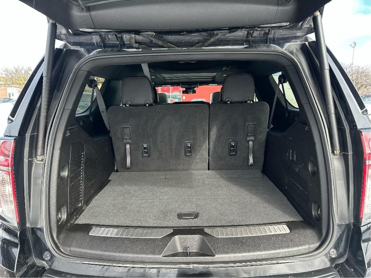 2023 Chevrolet Suburban RST Photo