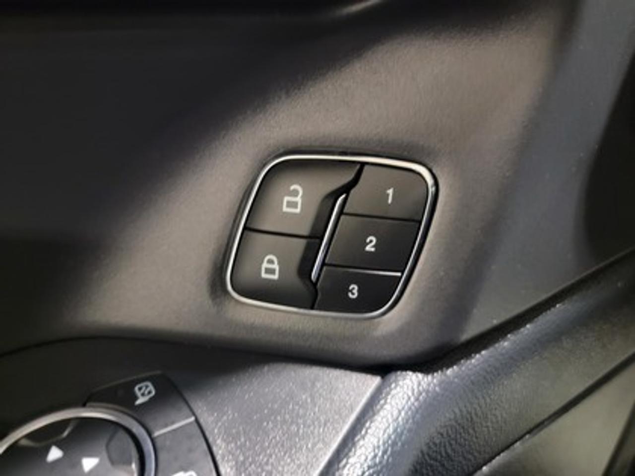 13660121