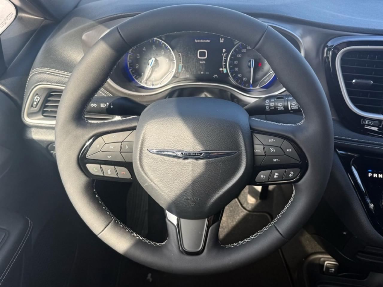 2026 Chrysler Pacifica Select AWD Photo