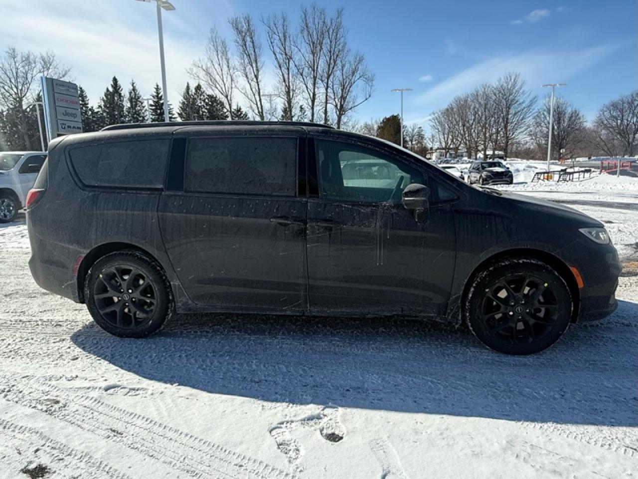2026 Chrysler Pacifica Select AWD Photo