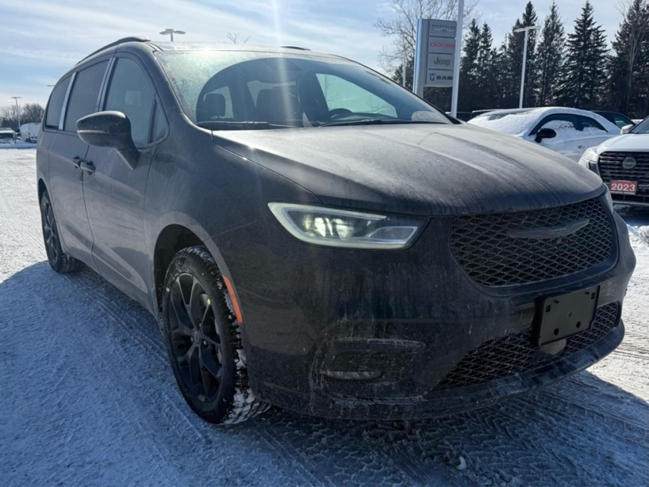 2026 Chrysler Pacifica Select AWD Photo3