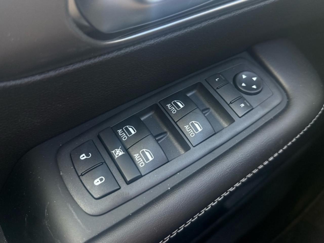 2026 Chrysler Pacifica Select AWD Photo