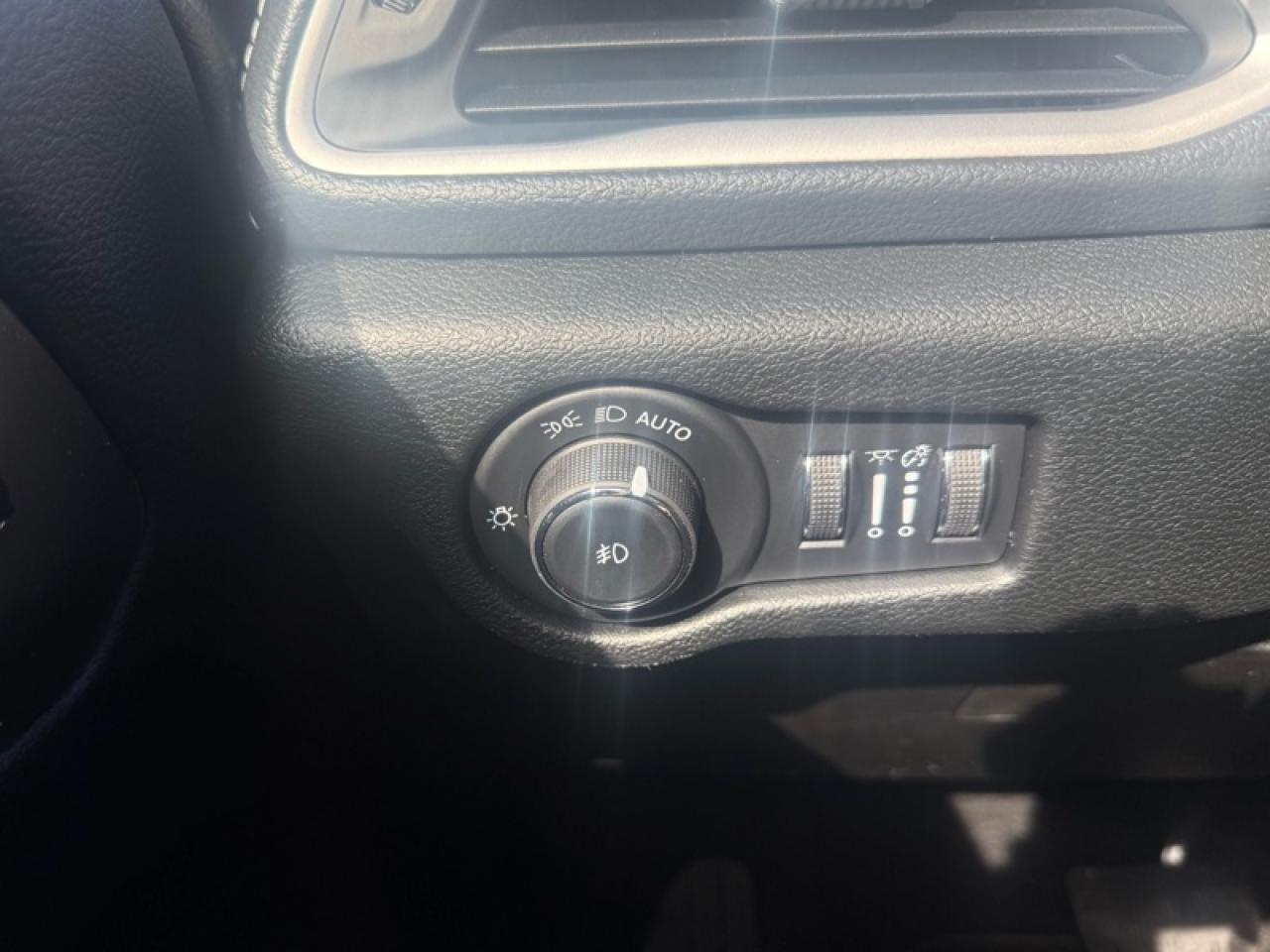 2026 Chrysler Pacifica Select AWD Photo