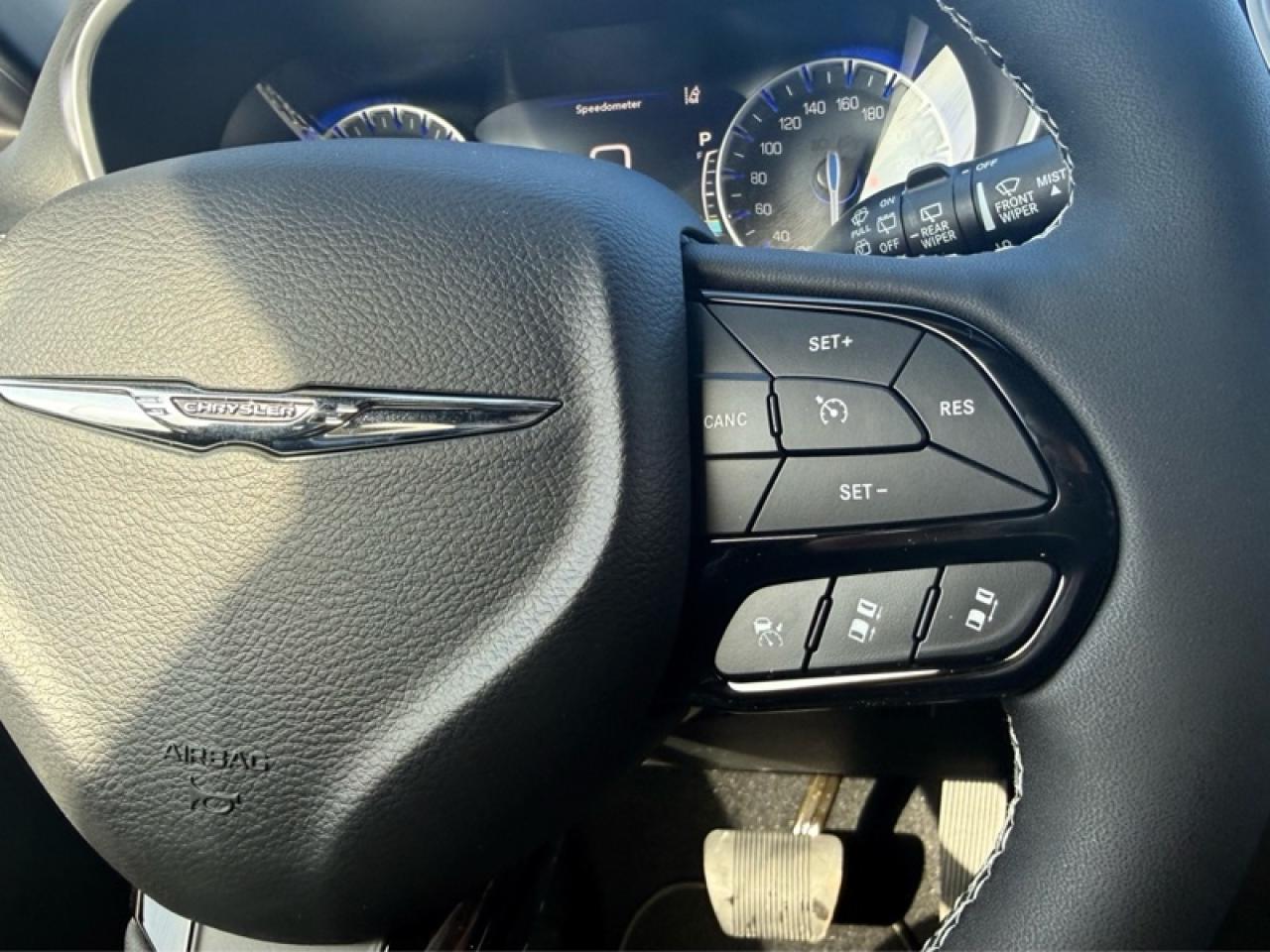 2026 Chrysler Pacifica Select AWD Photo