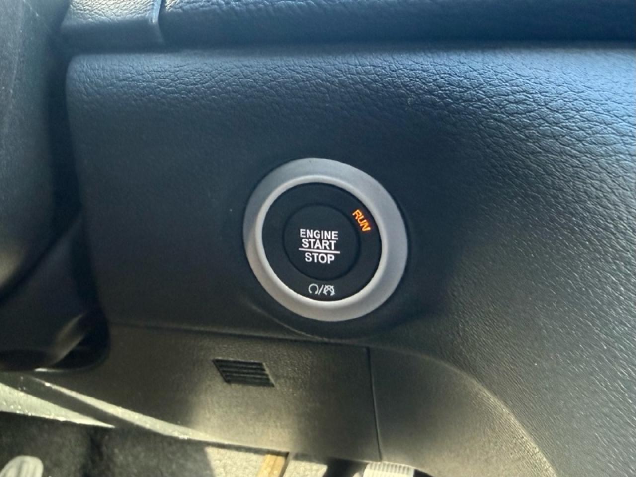 2026 Chrysler Pacifica Select AWD Photo