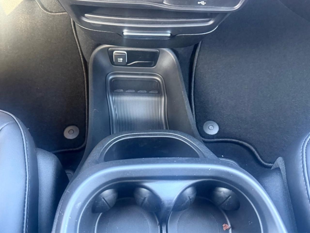 2026 Chrysler Pacifica Select AWD Photo