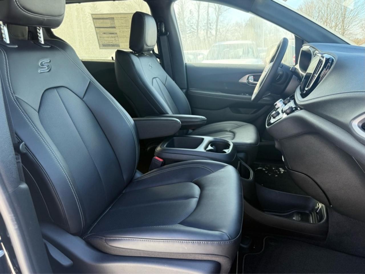 2026 Chrysler Pacifica Select AWD Photo