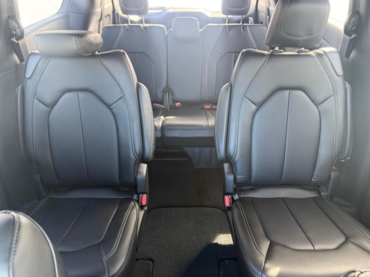 2026 Chrysler Pacifica Select AWD Photo