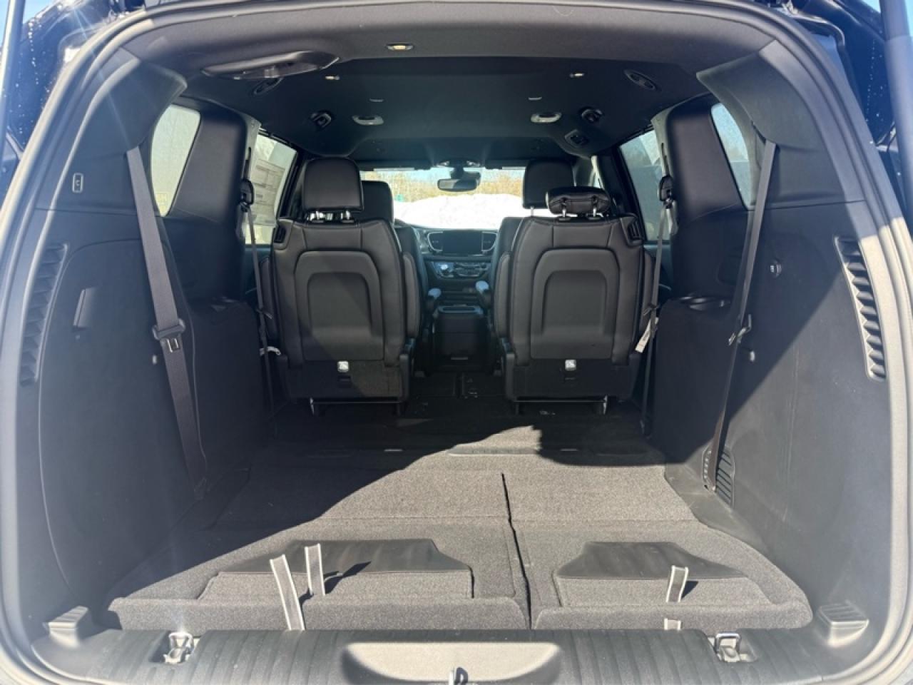 2026 Chrysler Pacifica Select AWD Photo