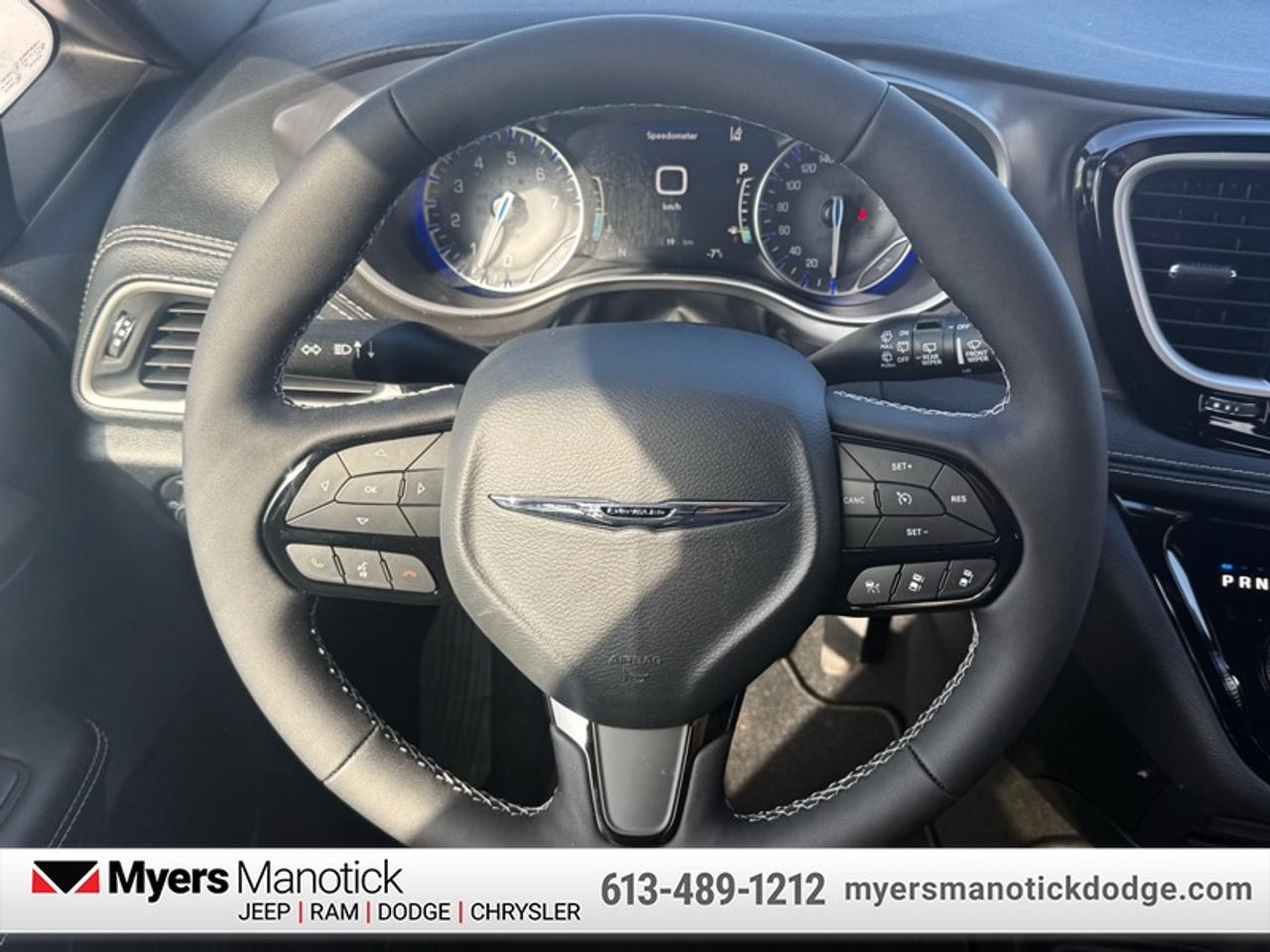 2026 Chrysler Pacifica Select AWD Photo