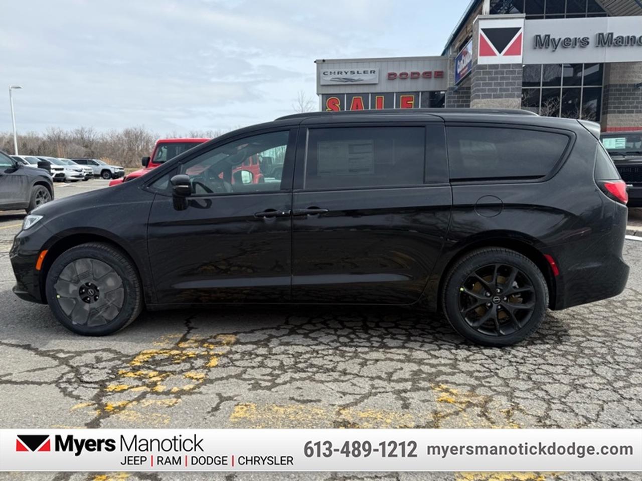 2026 Chrysler Pacifica Select AWD Photo