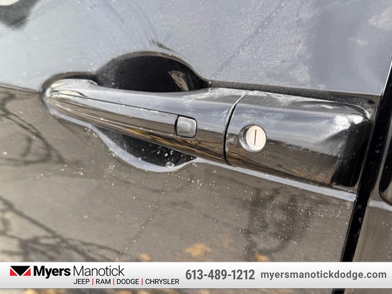 2026 Chrysler Pacifica Select AWD Photo
