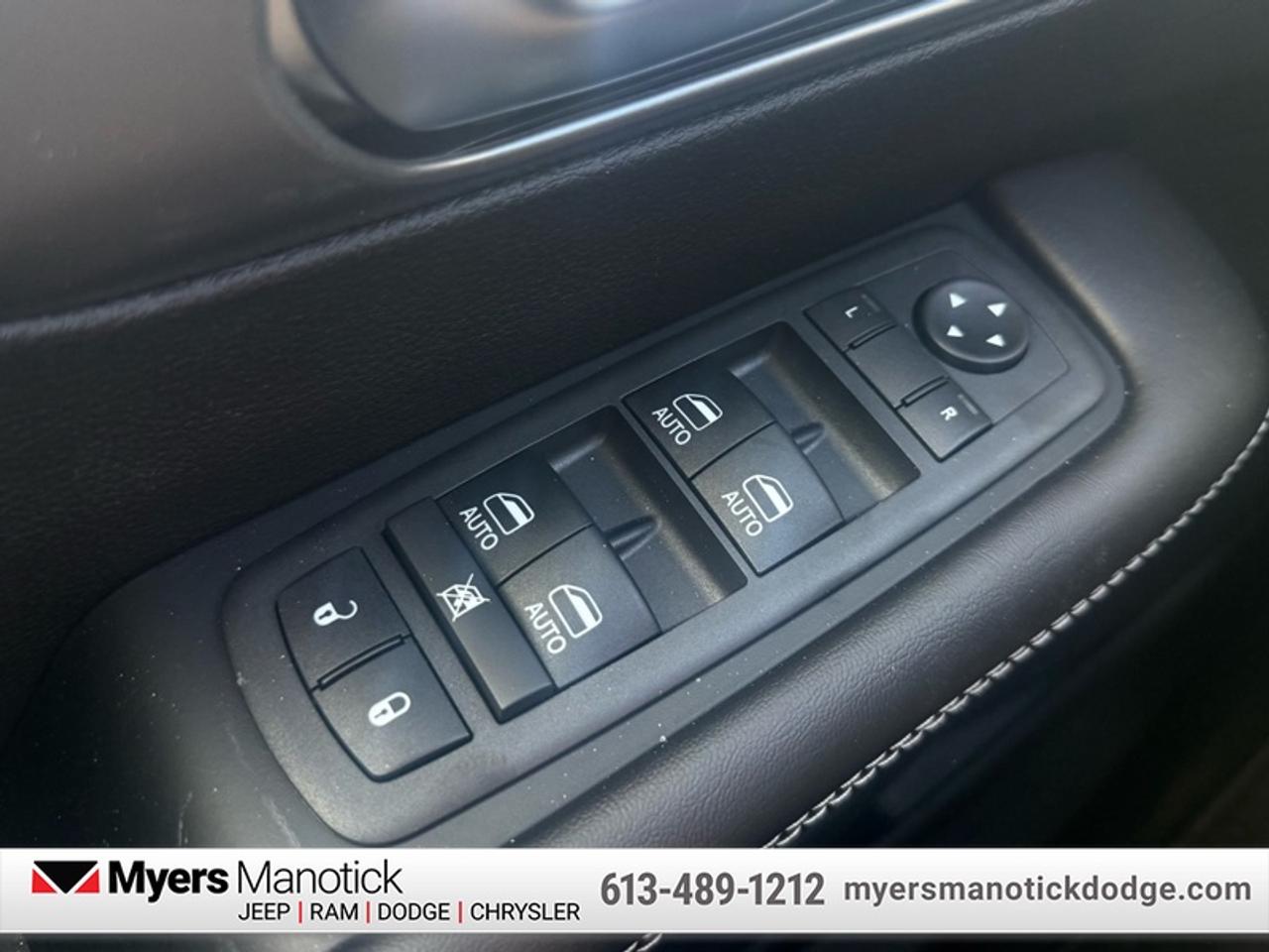 2026 Chrysler Pacifica Select AWD Photo