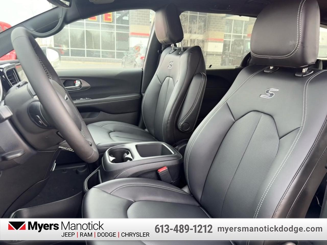 2026 Chrysler Pacifica Select AWD Photo
