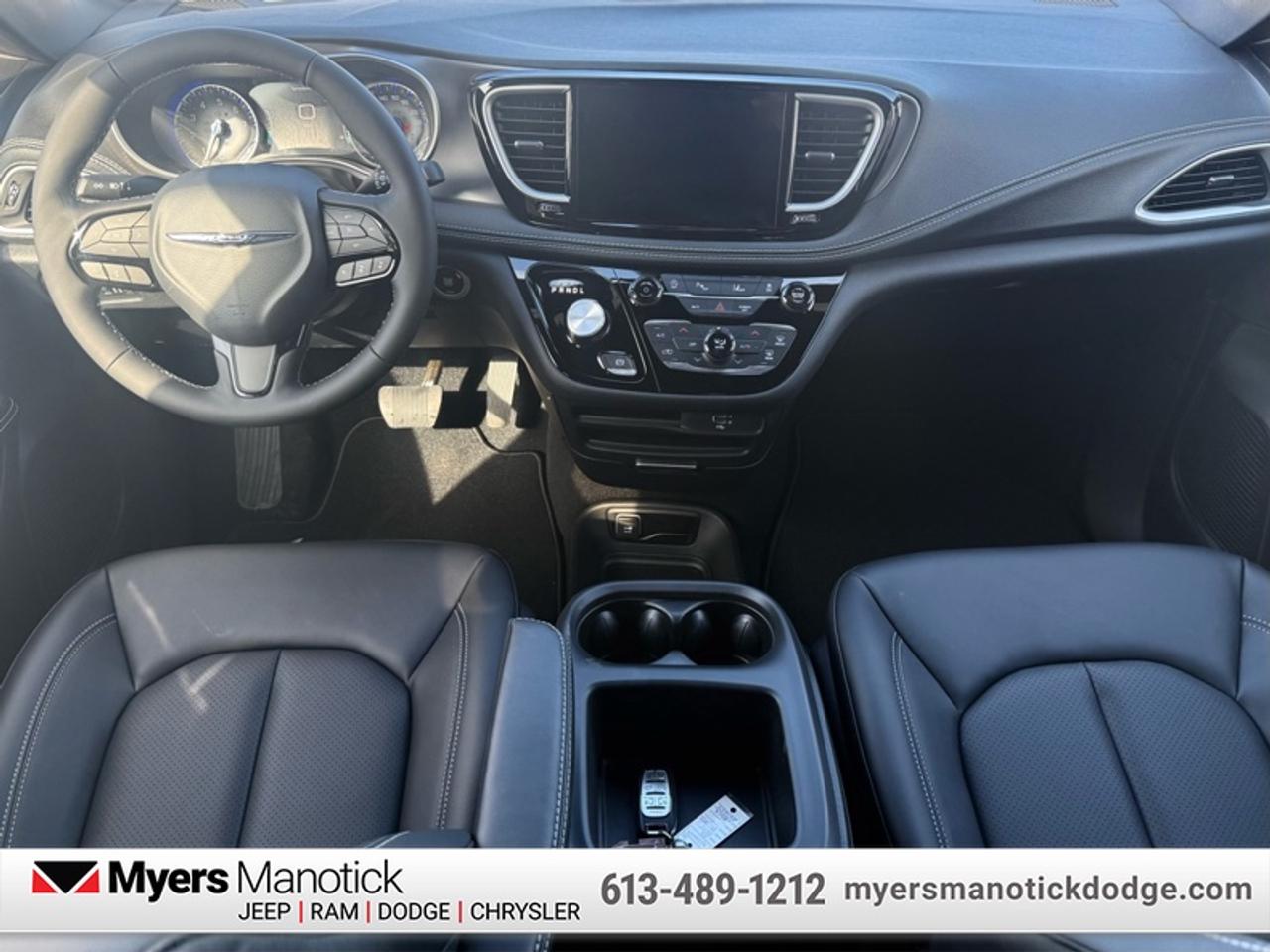 2026 Chrysler Pacifica Select AWD Photo