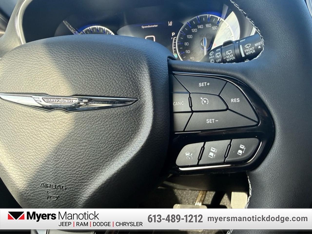 2026 Chrysler Pacifica Select AWD Photo