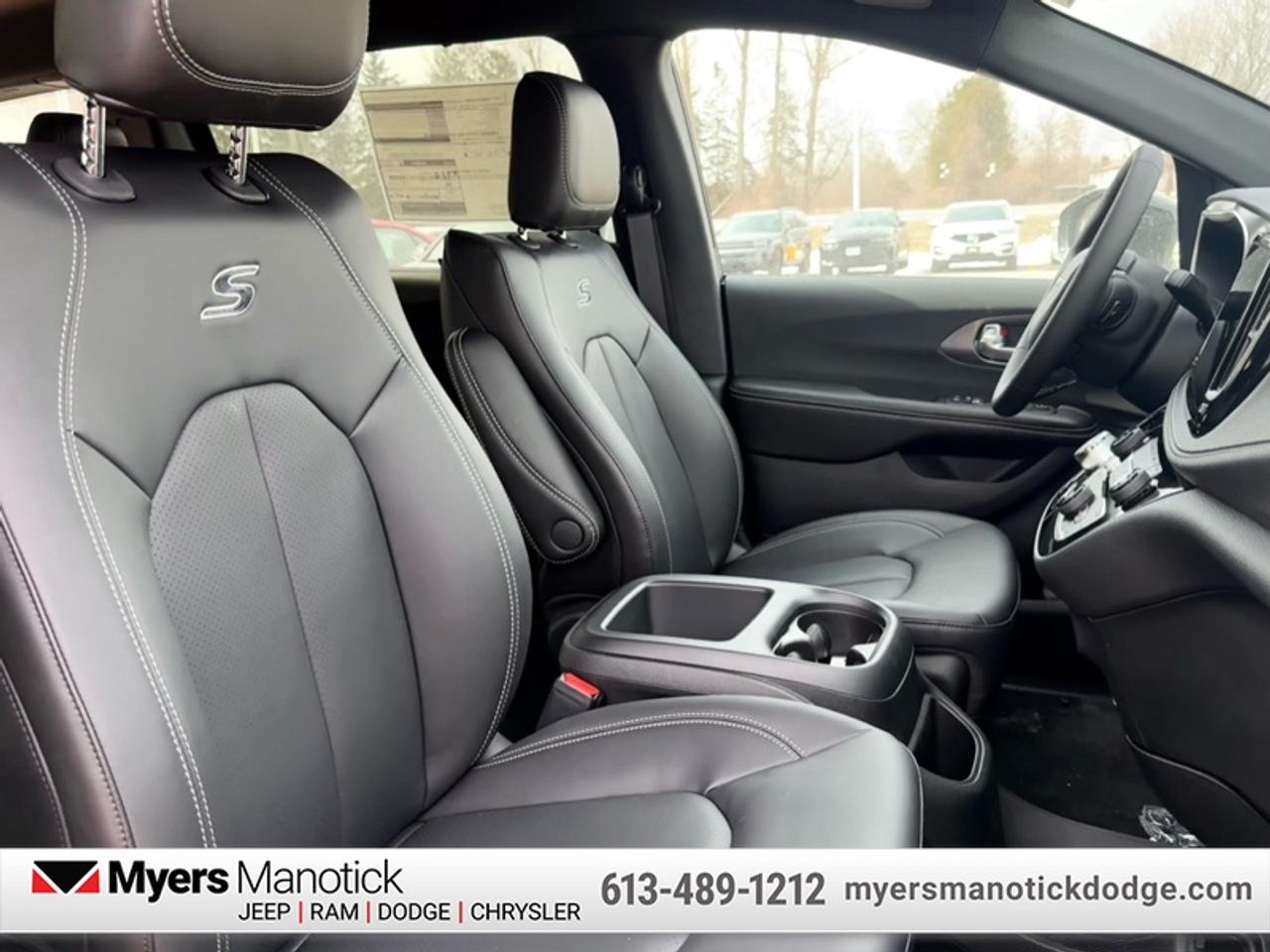 2026 Chrysler Pacifica Select AWD Photo