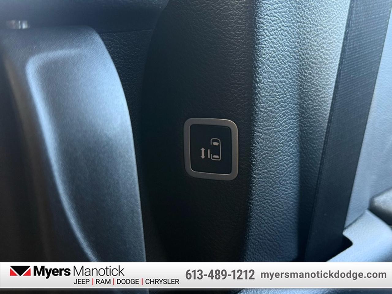 2026 Chrysler Pacifica Select AWD Photo