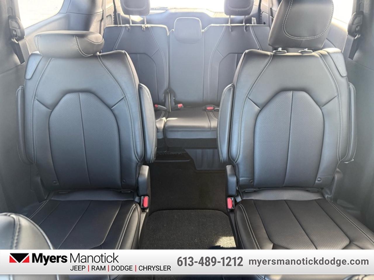 2026 Chrysler Pacifica Select AWD Photo