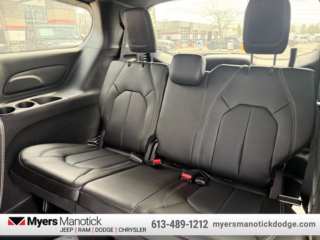 2026 Chrysler Pacifica Select AWD Photo
