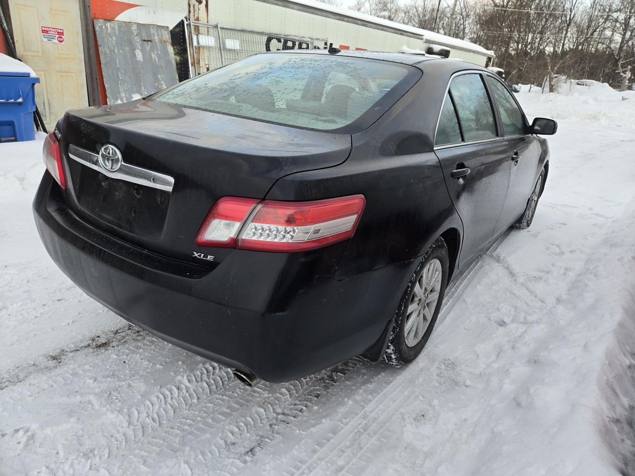 2011 Toyota Camry XLE Photo3