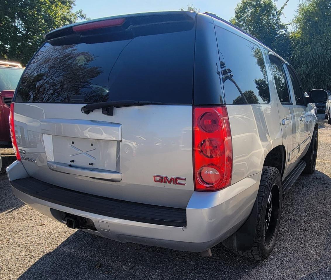 2011 GMC Yukon SLE Photo2