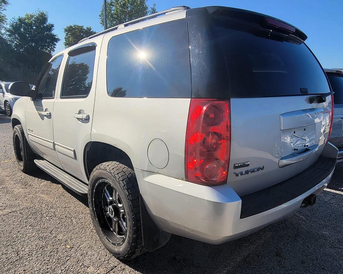 2011 GMC Yukon SLE Photo