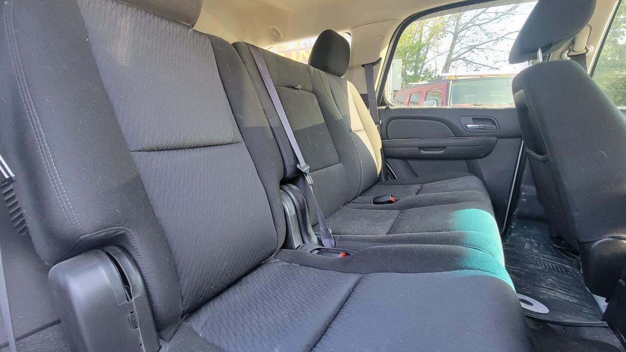 2011 GMC Yukon SLE Photo4