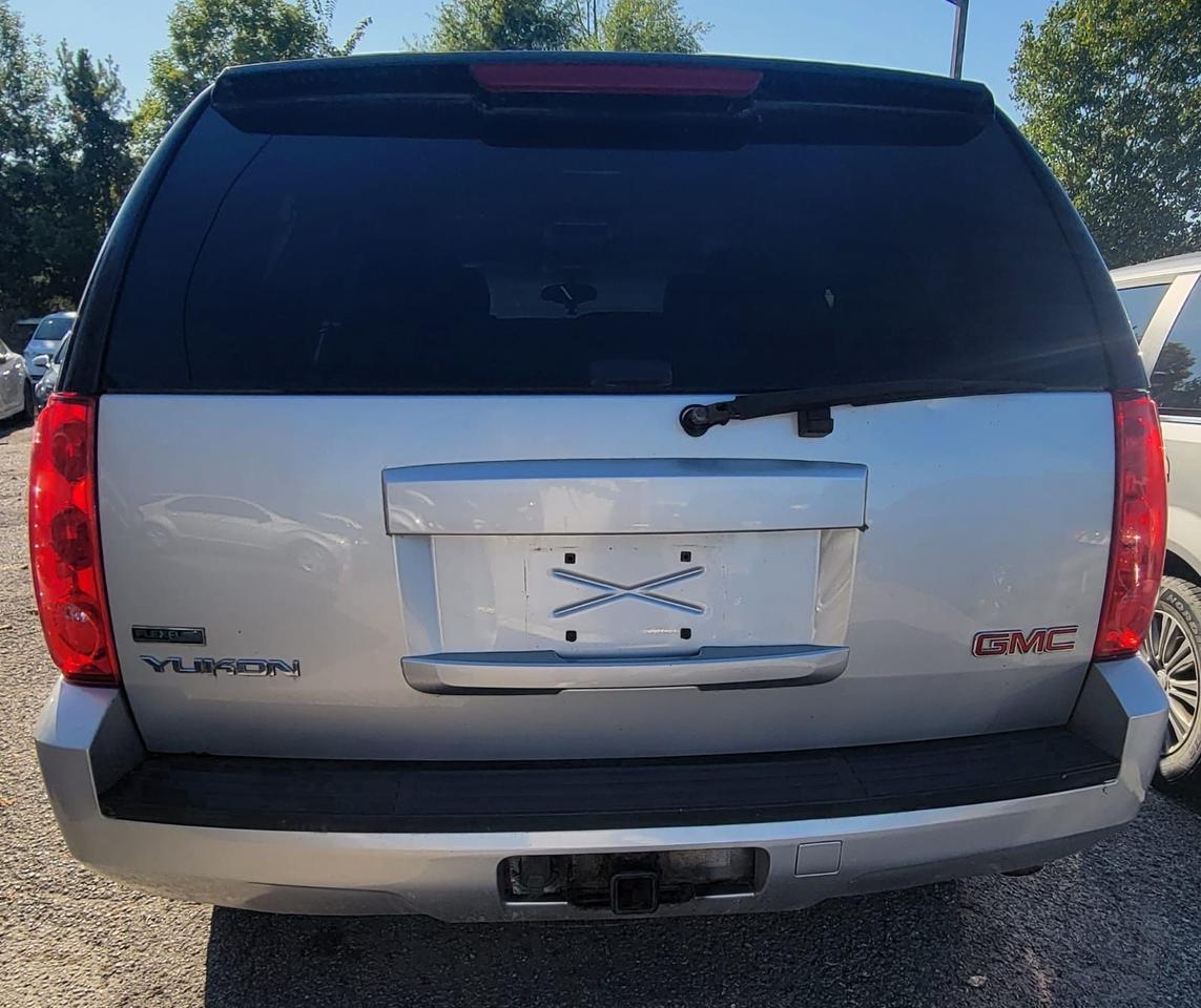 2011 GMC Yukon SLE Photo