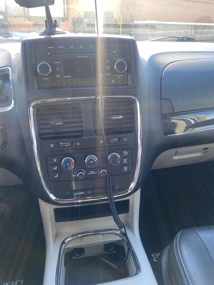 2015 Dodge Grand Caravan SXT Premium Plus Photo