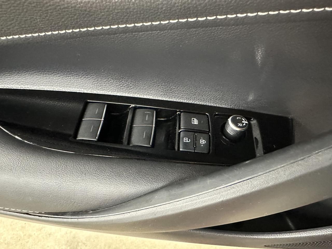 2019 Toyota Corolla SE - Apple CarPlay - Heated Seats