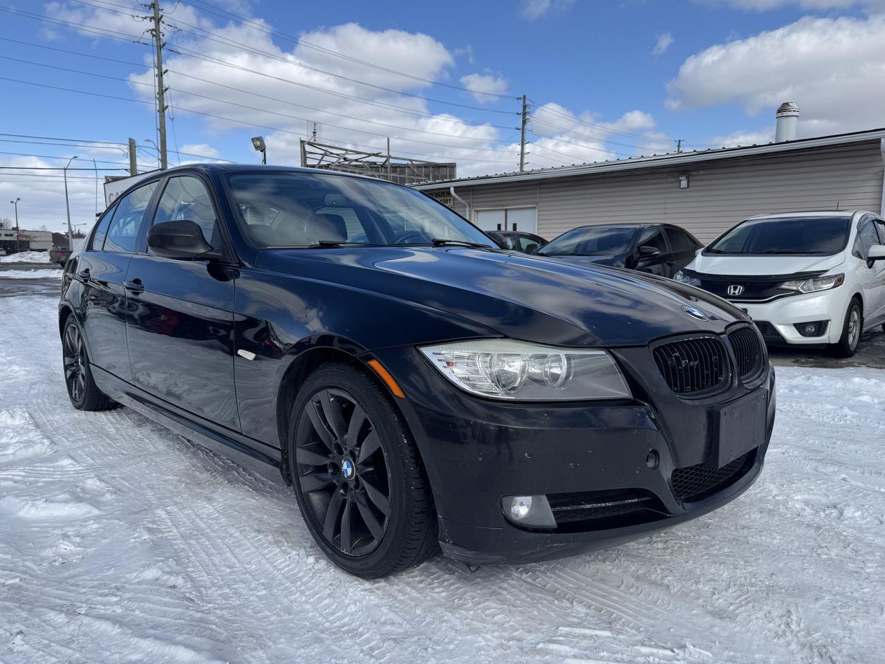 2011 BMW 3 Series 323i Photo2