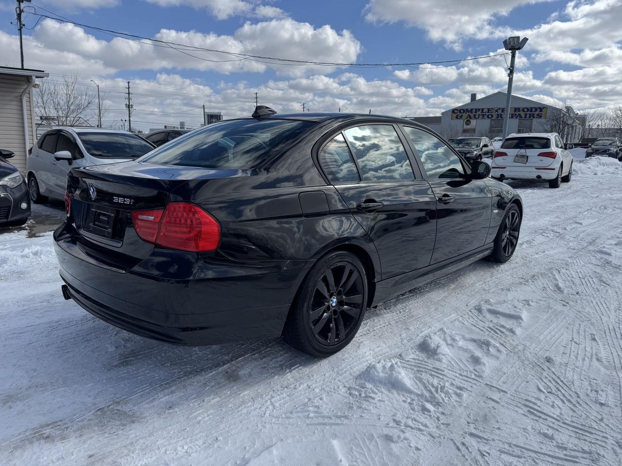 2011 BMW 3 Series 323i Photo4