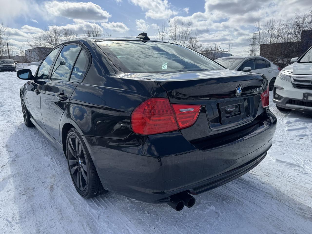 2011 BMW 3 Series 323i Photo