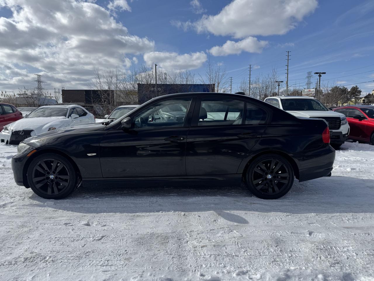 2011 BMW 3 Series 323i Photo