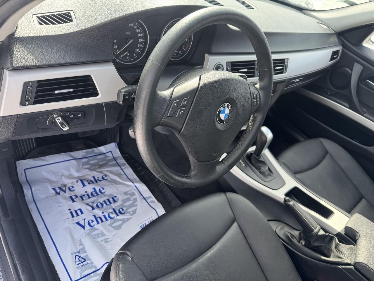 2011 BMW 3 Series 323i Photo