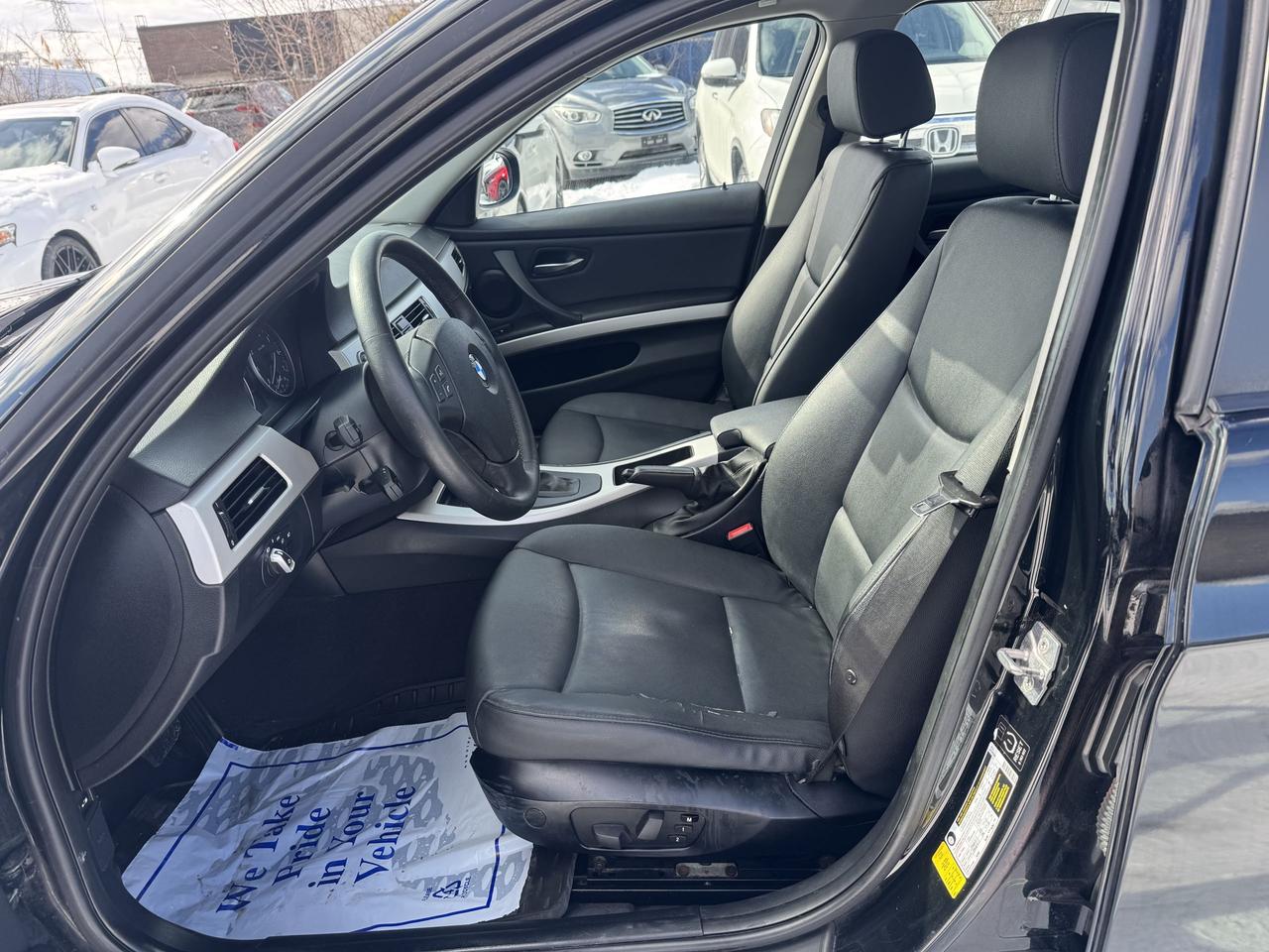 2011 BMW 3 Series 323i Photo