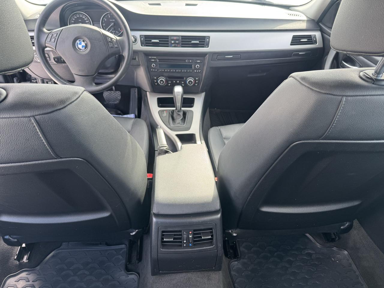 2011 BMW 3 Series 323i Photo