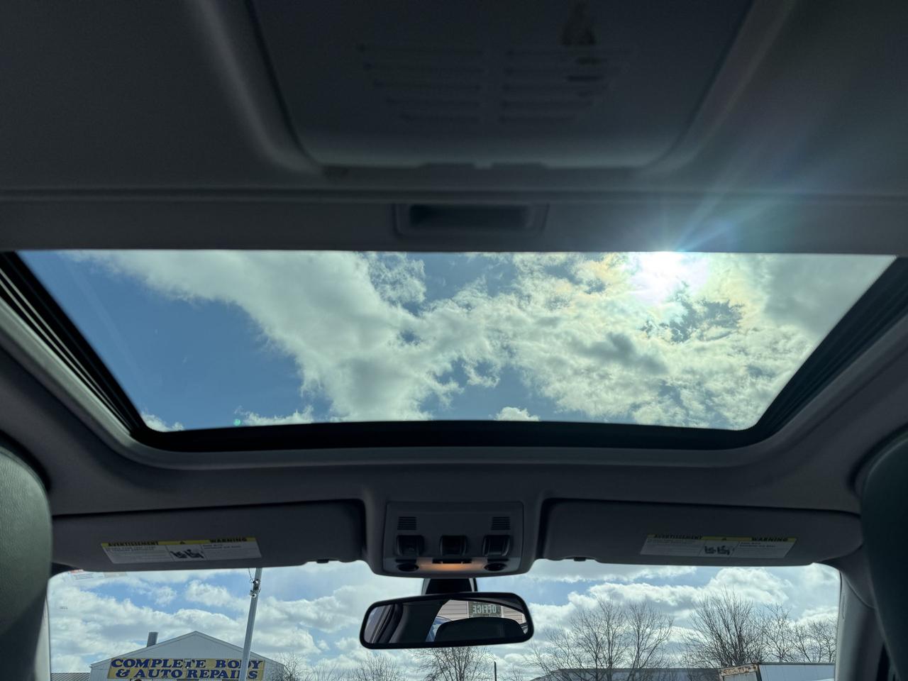 2011 BMW 3 Series 323i Photo